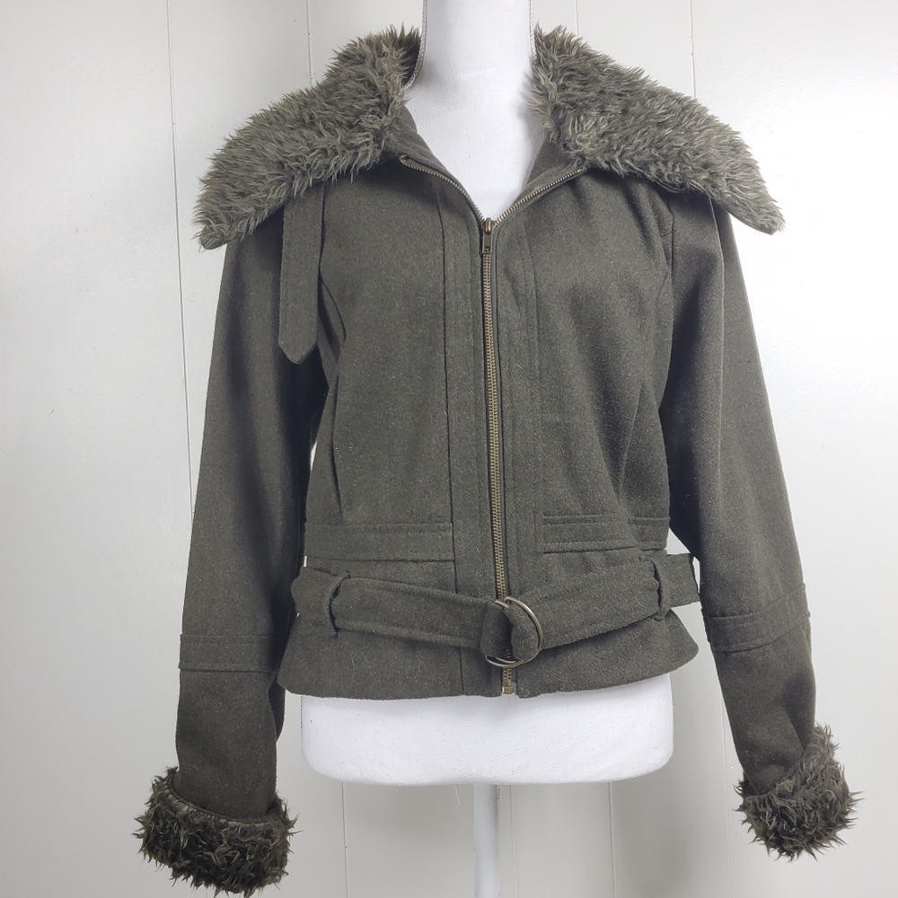 Madrag size Large wool blend faux fur collar coat